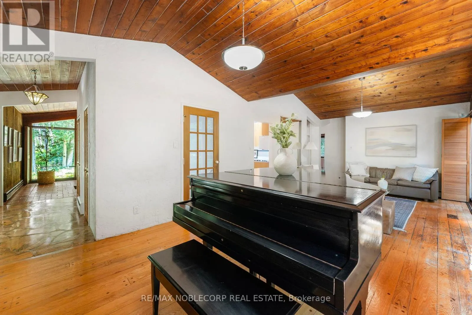 3435 GREENWOOD ROAD