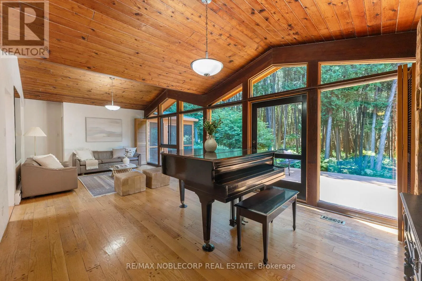 3435 GREENWOOD ROAD