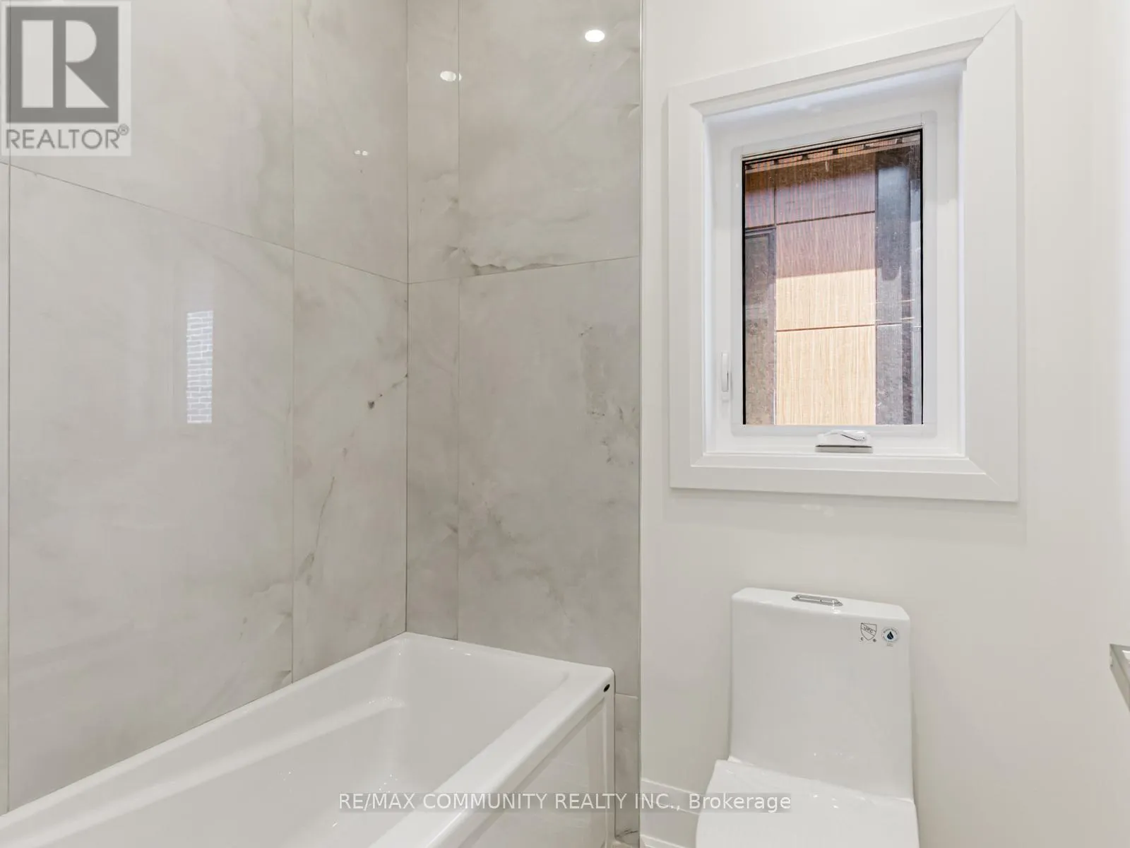 43 SUGARBUSH SQUARE E