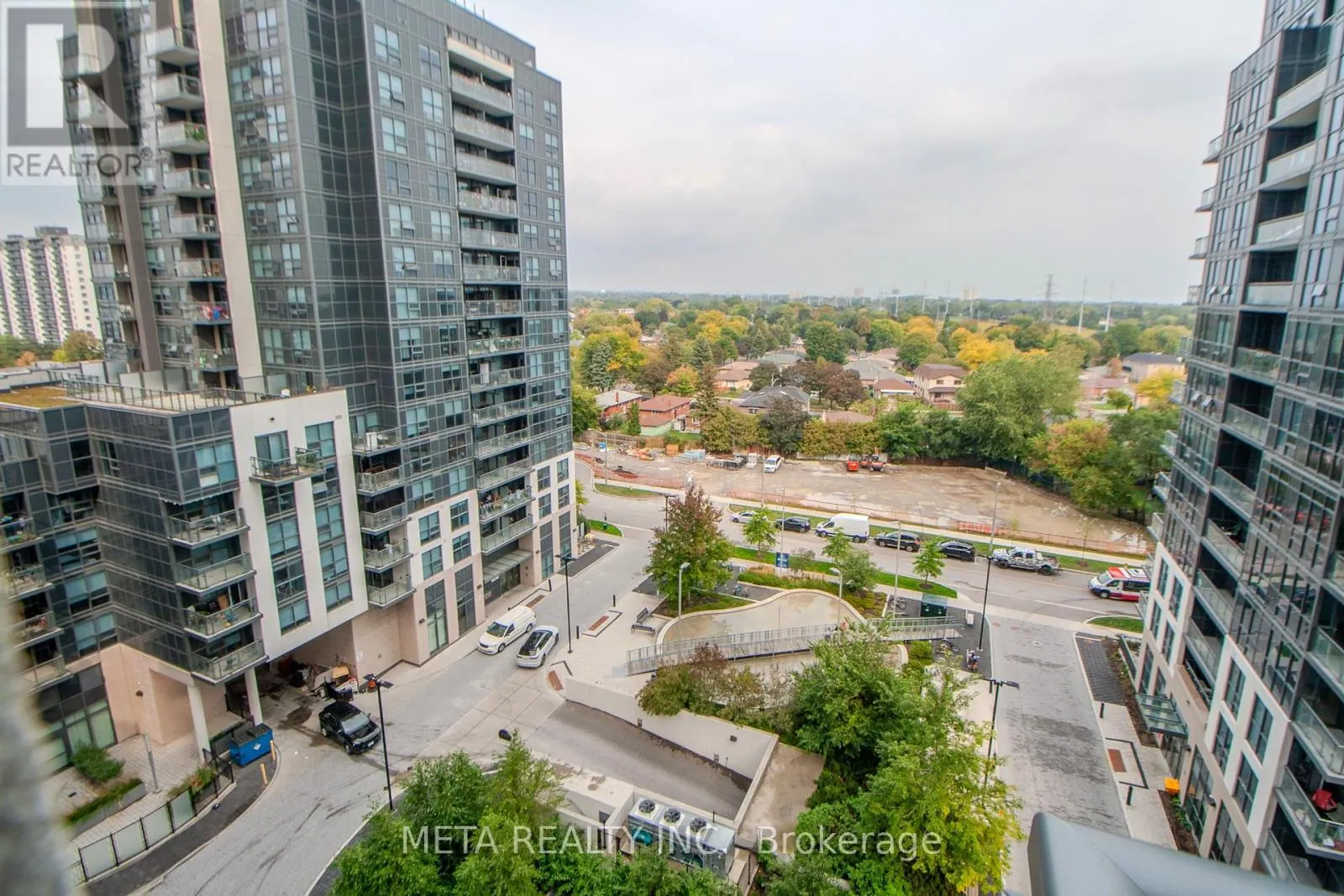 902 - 20 MEADOWGLEN PLACE