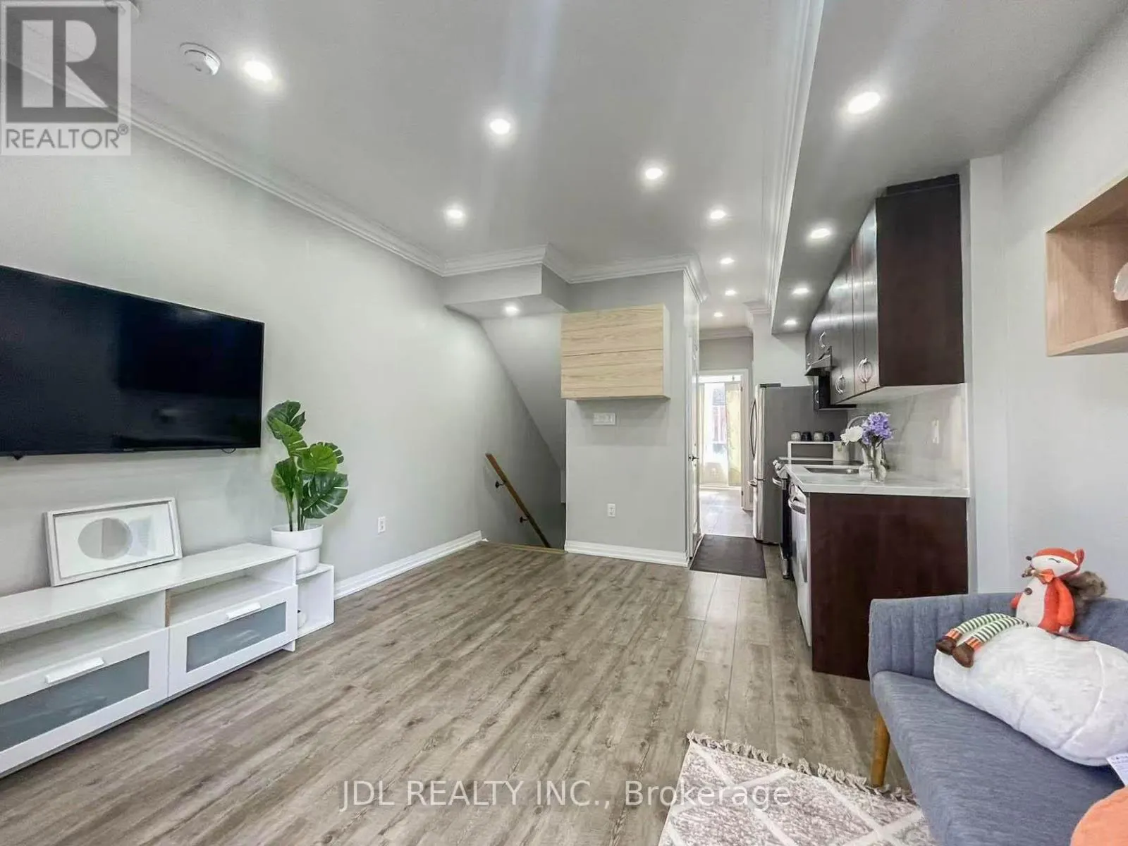 15 - 1365 NEILSON ROAD