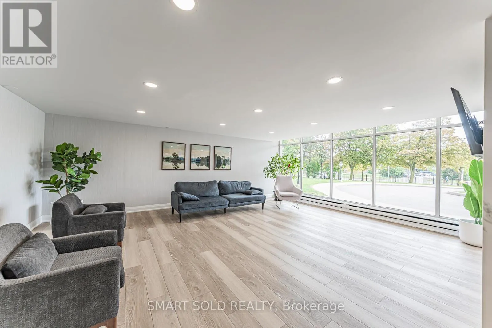 1212 - 2550 PHARMACY AVENUE