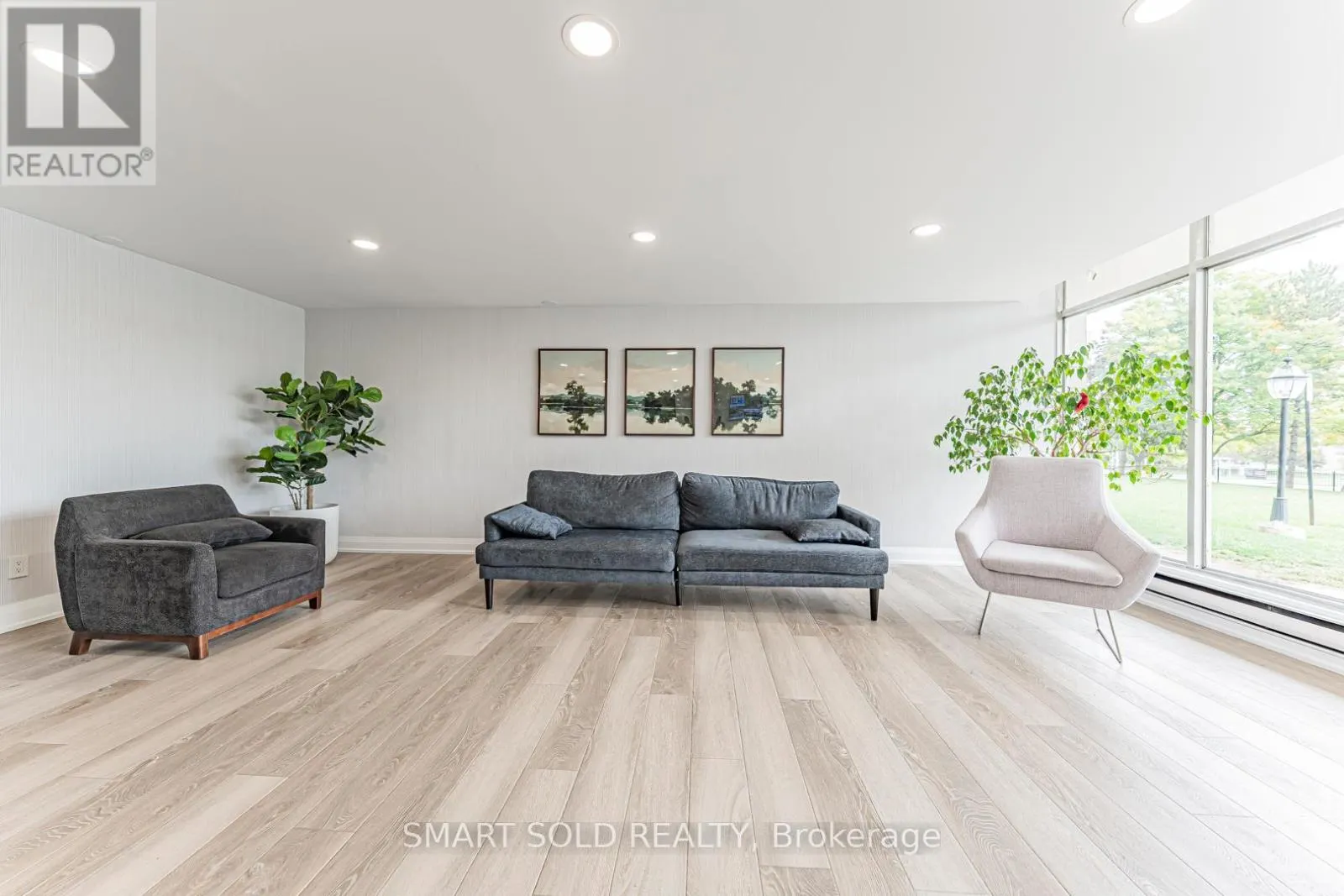 1212 - 2550 PHARMACY AVENUE