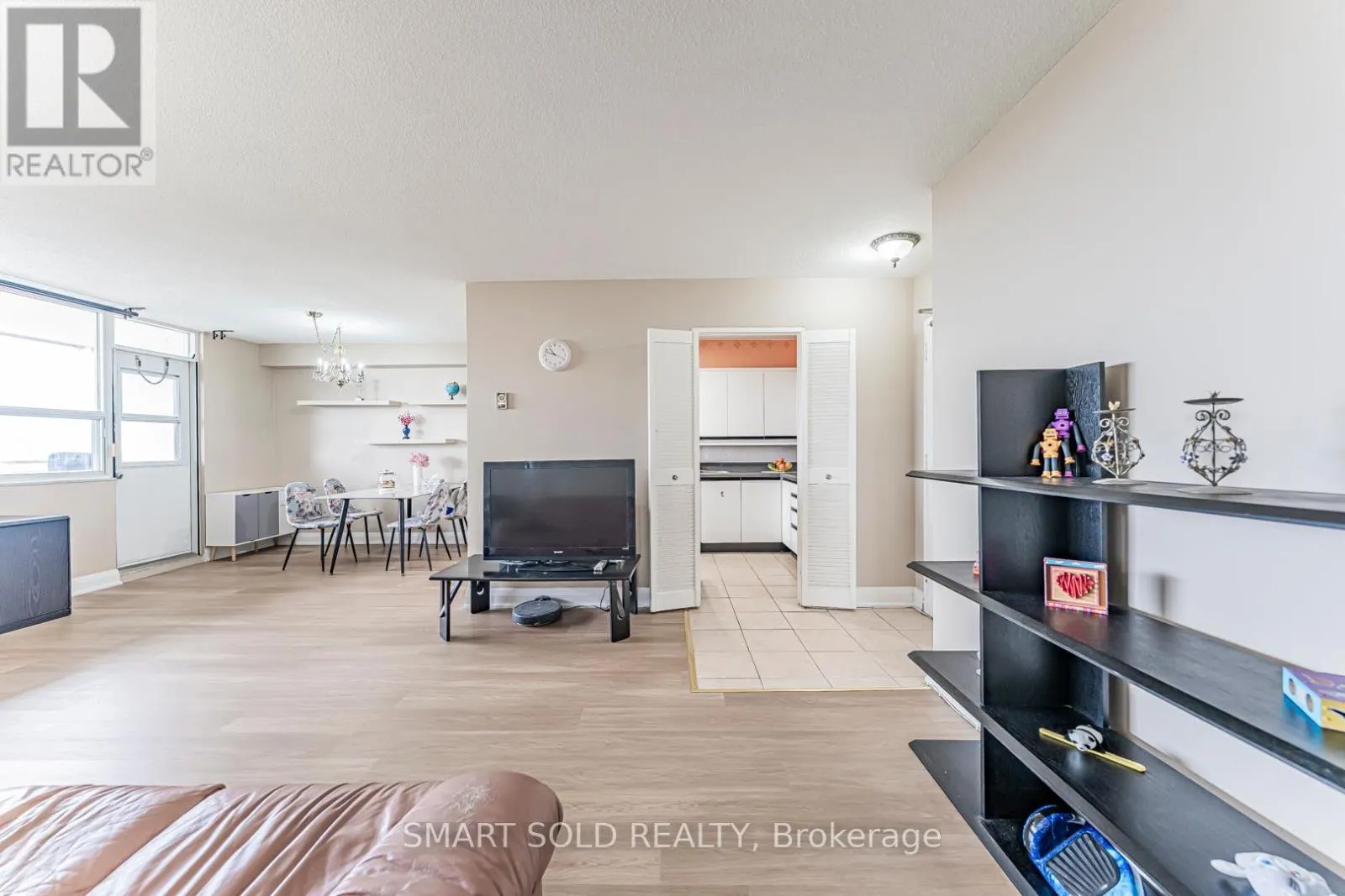 1212 - 2550 PHARMACY AVENUE