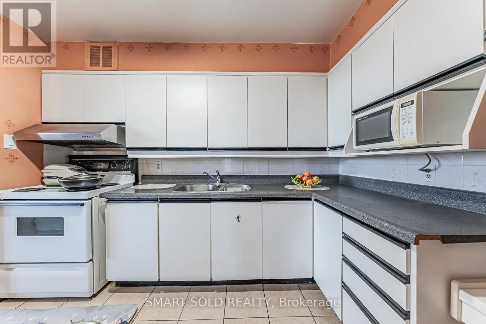 1212 - 2550 PHARMACY AVENUE