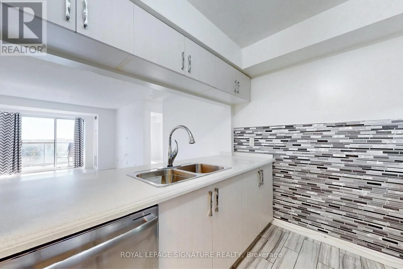 621 - 8 MONDEO DRIVE