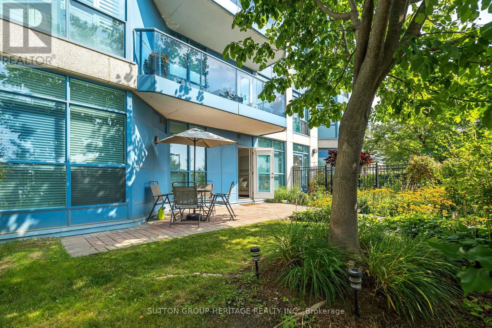 A02 - 340 WATSON STREET W