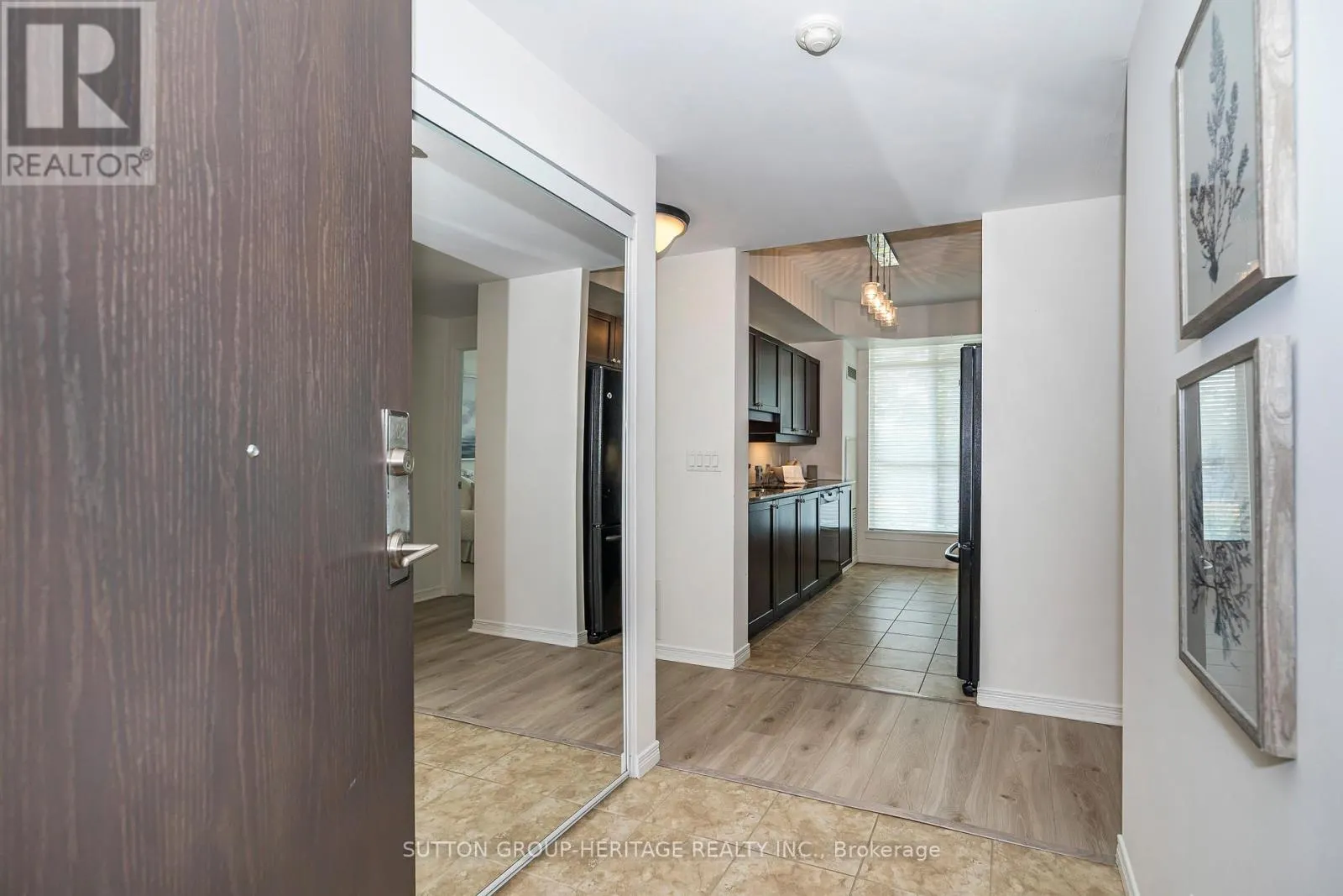A02 - 340 WATSON STREET W