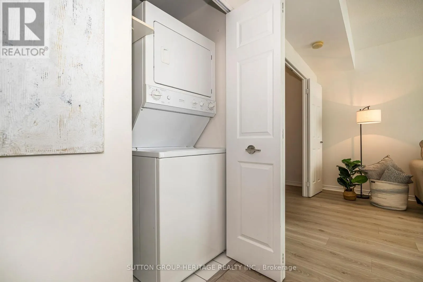 A02 - 340 WATSON STREET W