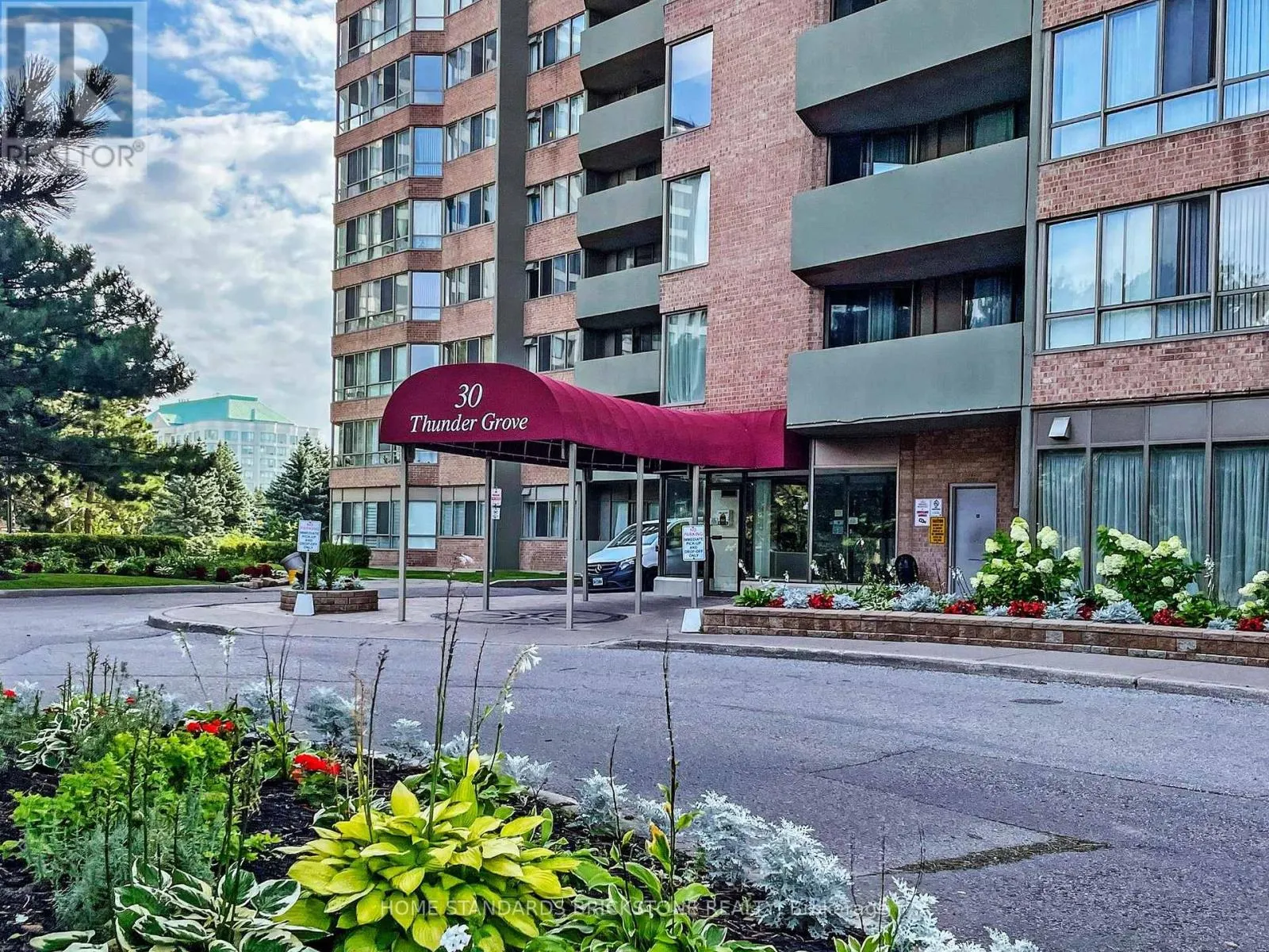 1705 - 30 THUNDER GROVE