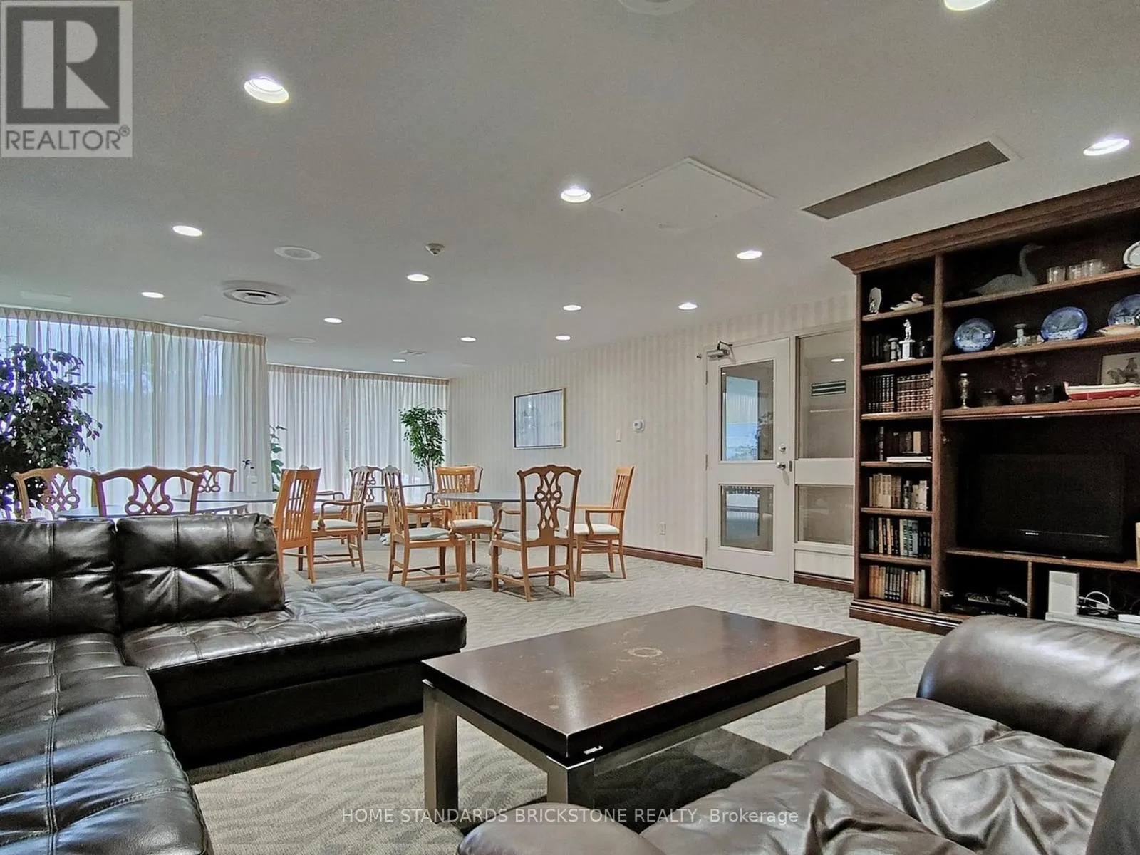 1705 - 30 THUNDER GROVE