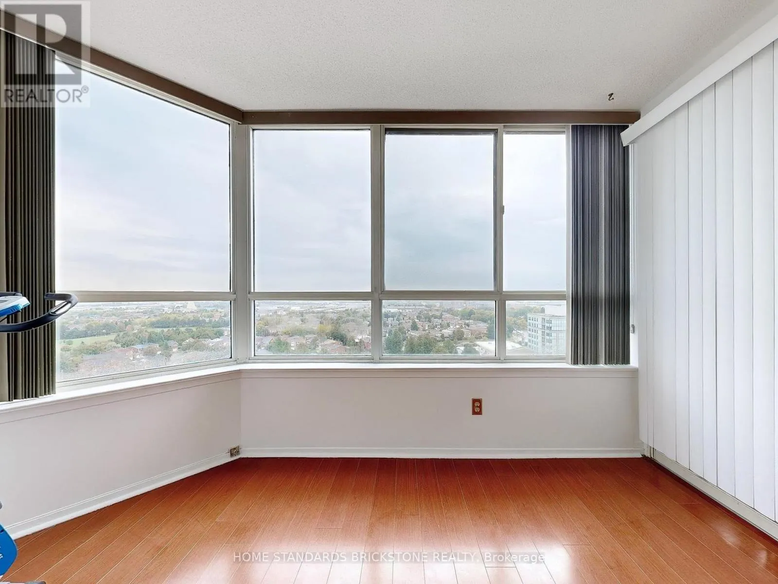 1705 - 30 THUNDER GROVE