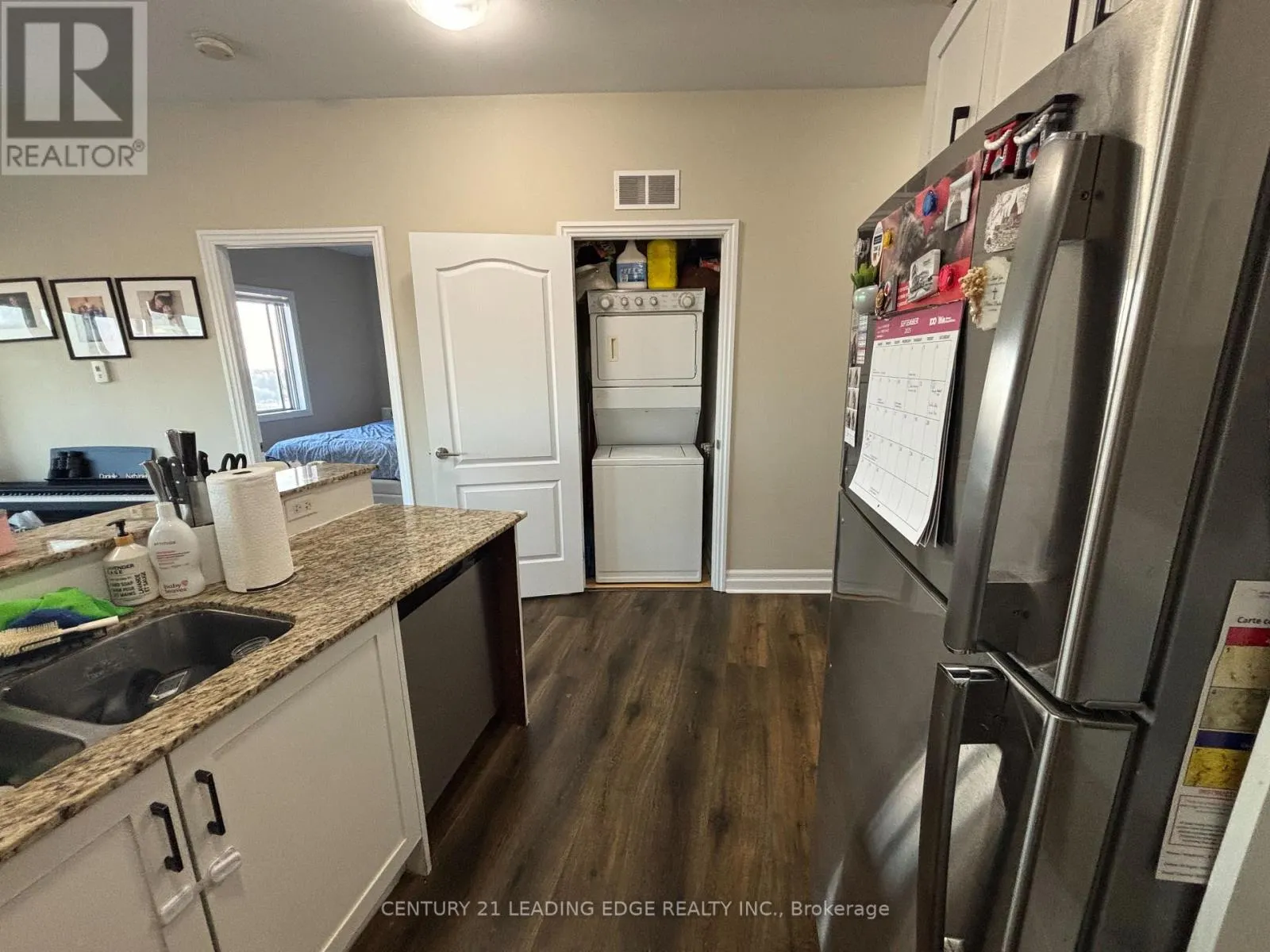 1005 - 44 BOND STREET W