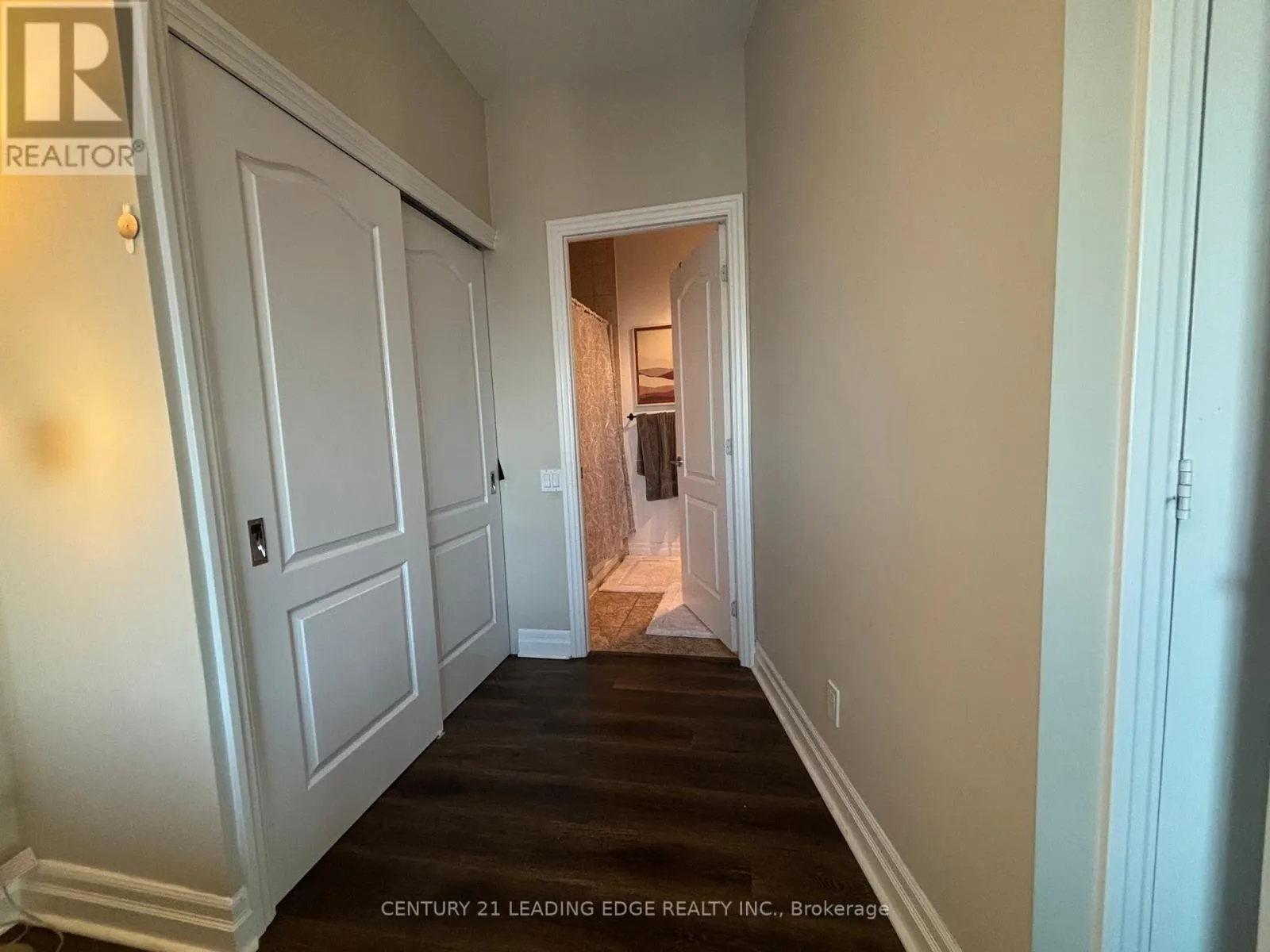 1005 - 44 BOND STREET W