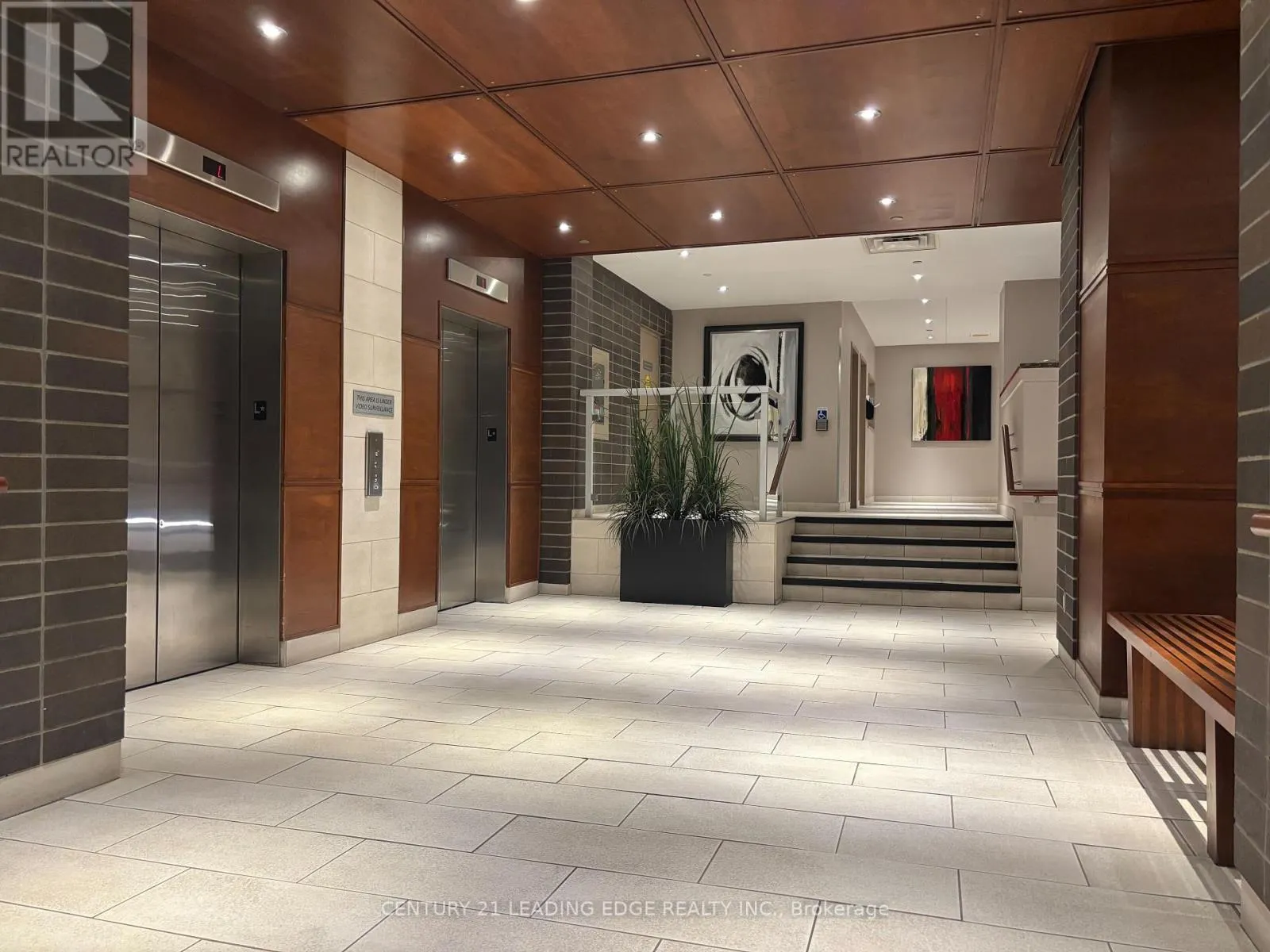 1005 - 44 BOND STREET W