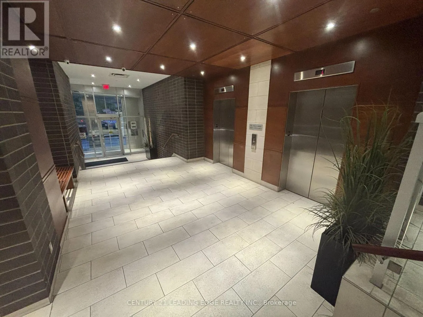 1005 - 44 BOND STREET W