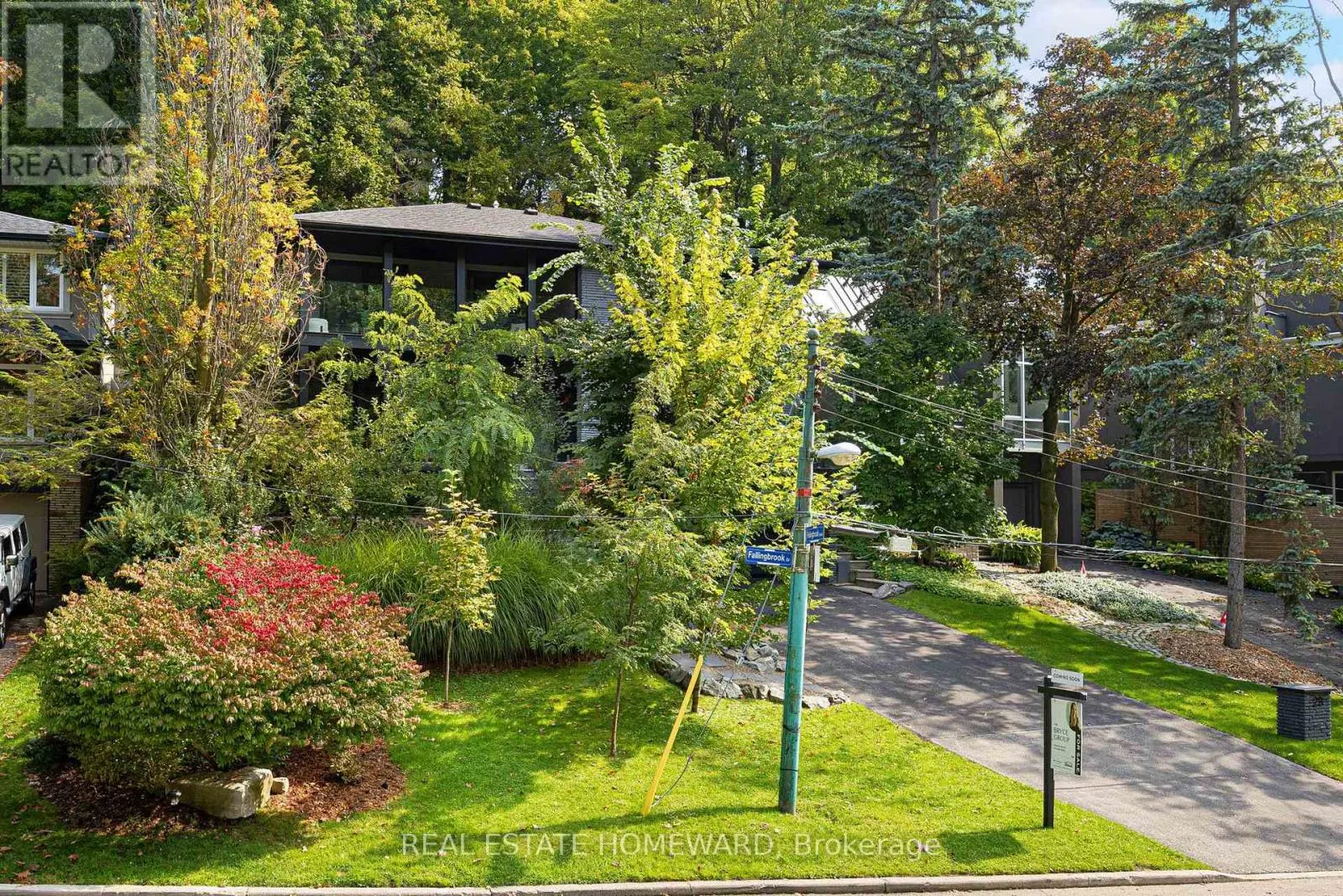 29 FALLINGBROOK DRIVE