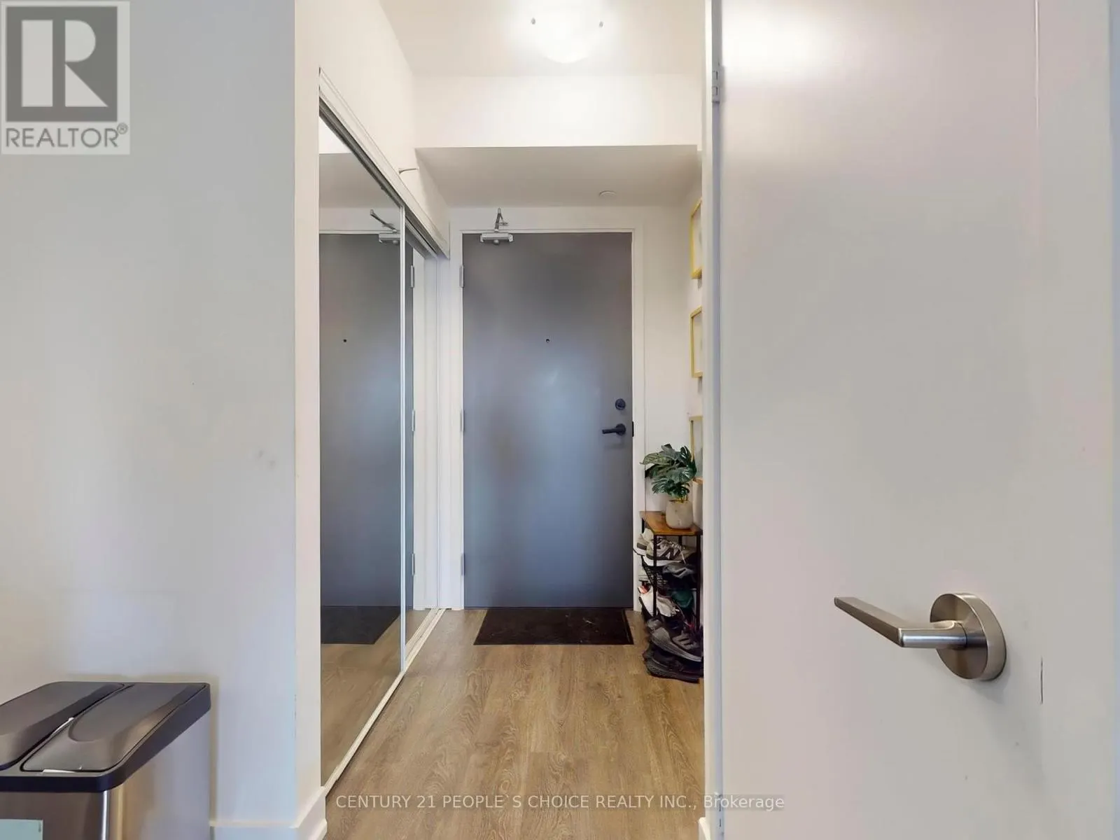 318 - 2033 KENNEDY ROAD