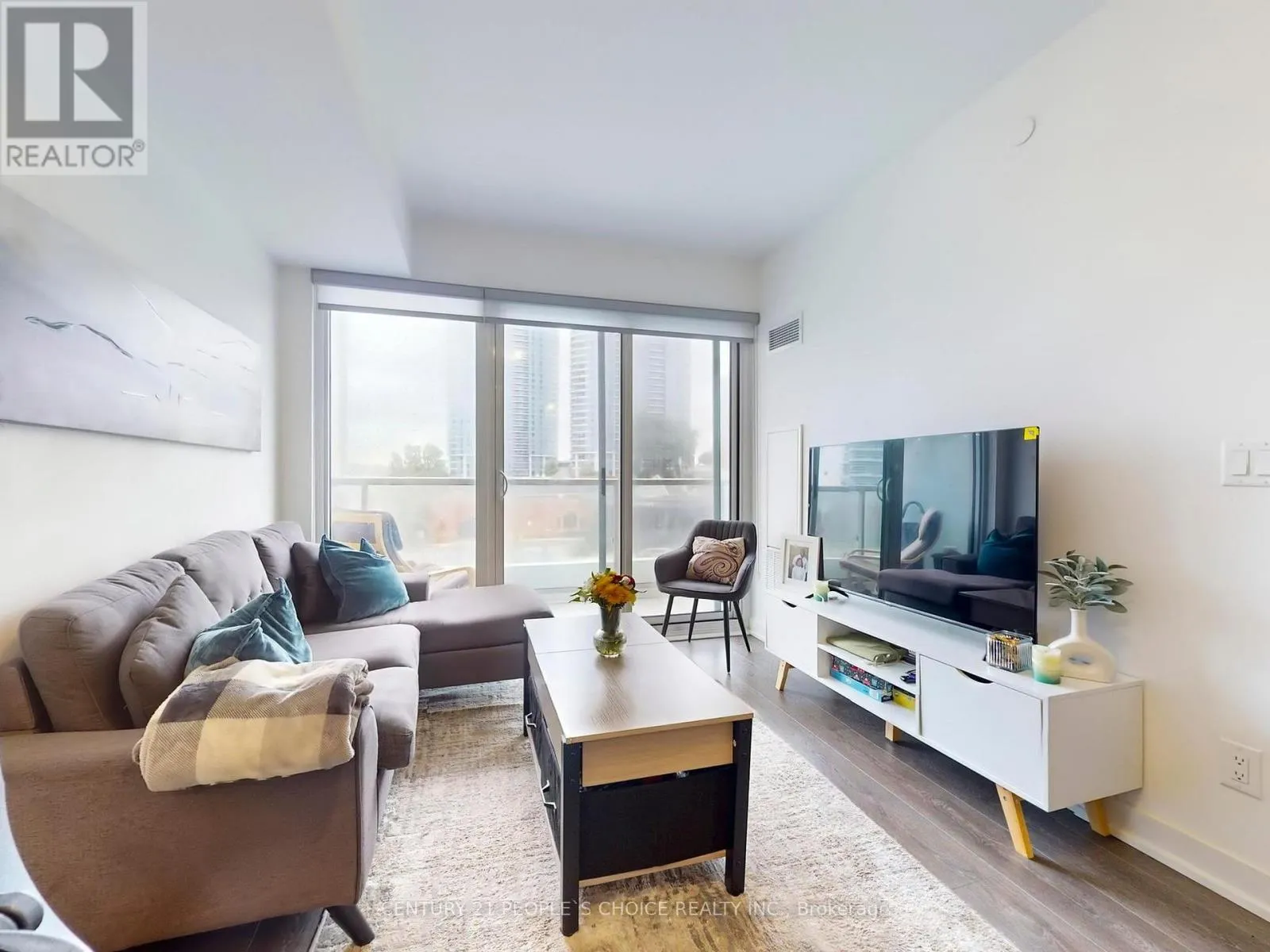 318 - 2033 KENNEDY ROAD