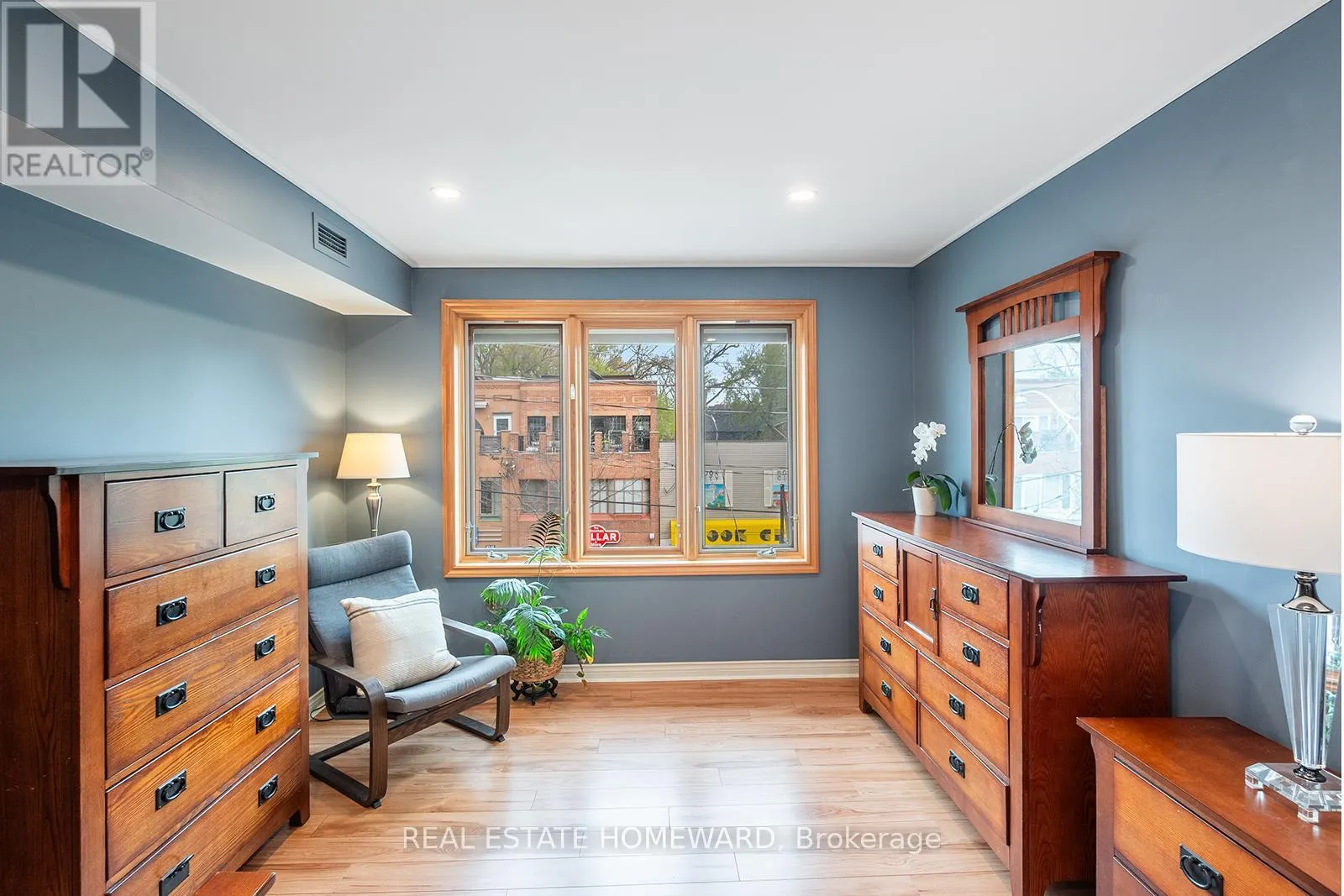 301 - 1941 QUEEN STREET E