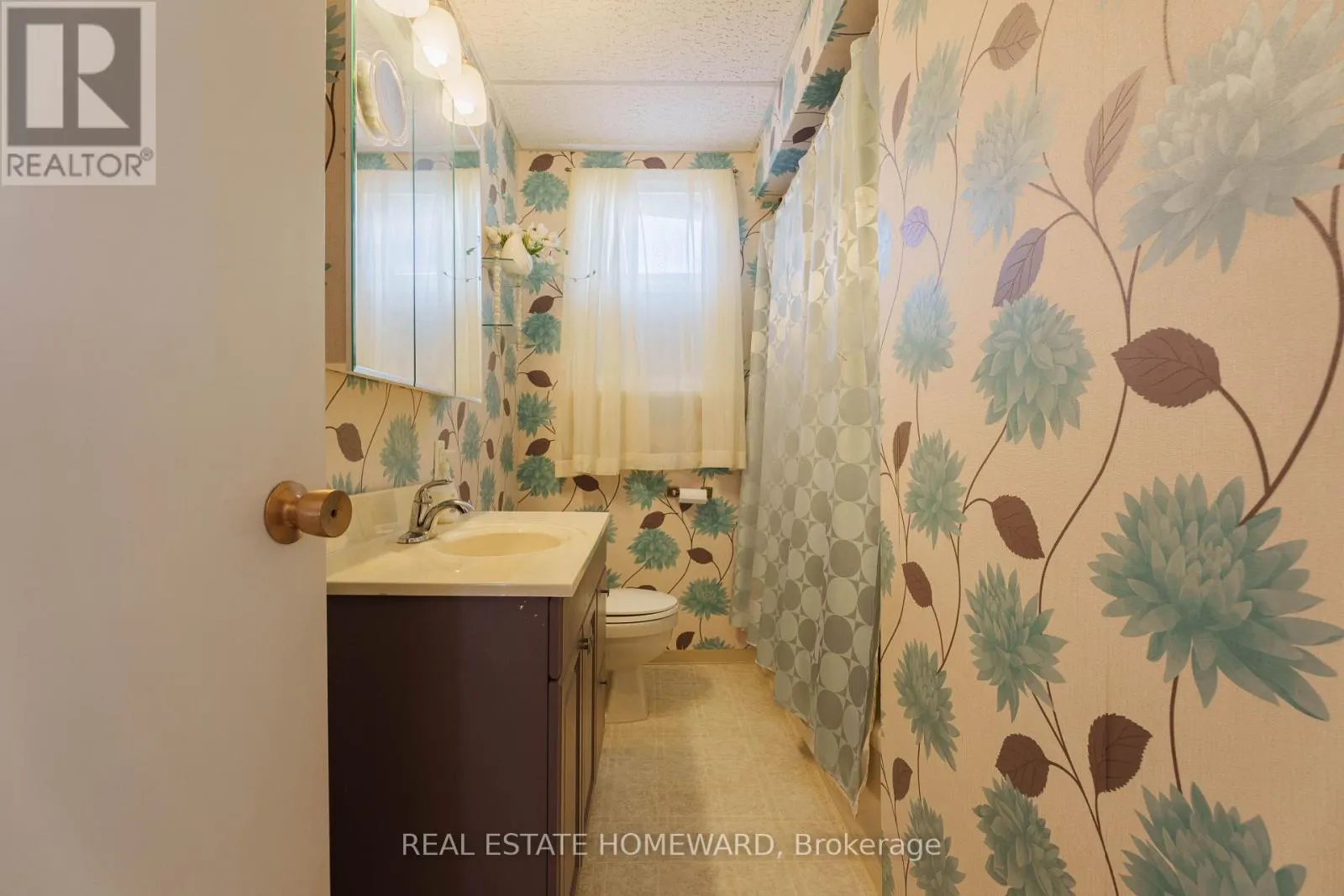 3 CHESTERMERE BOULEVARD