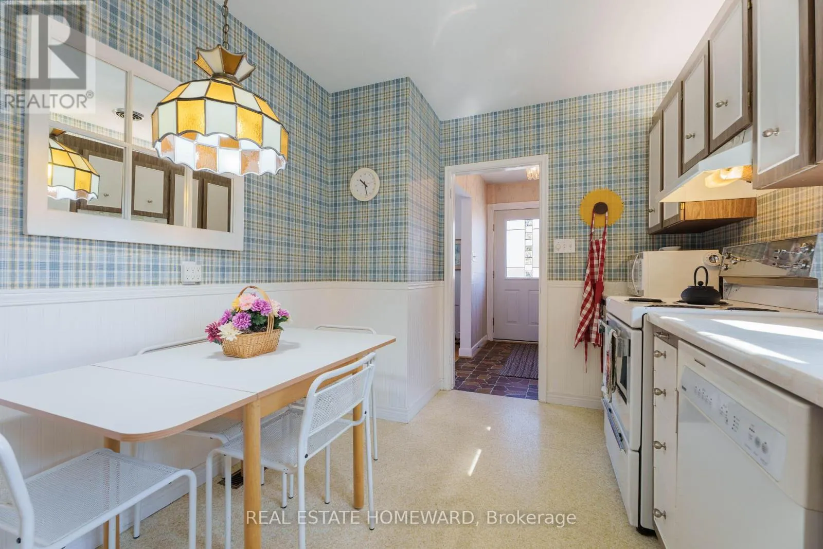 3 CHESTERMERE BOULEVARD