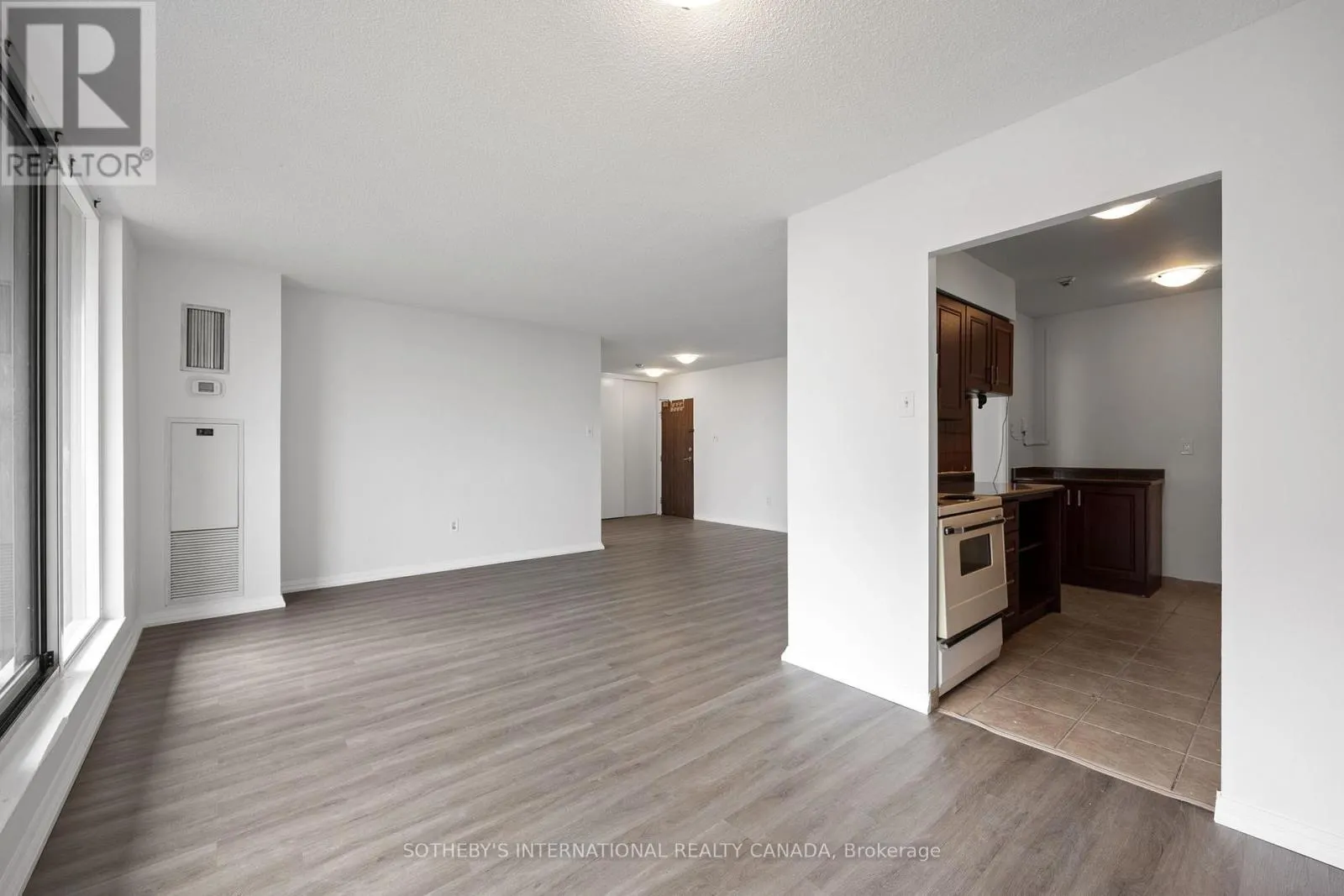 911 - 100 PRUDENTIAL DRIVE