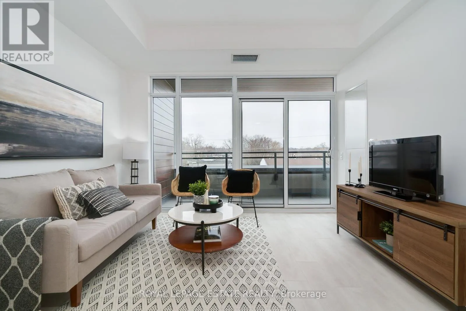 404 - 1285 QUEEN STREET E