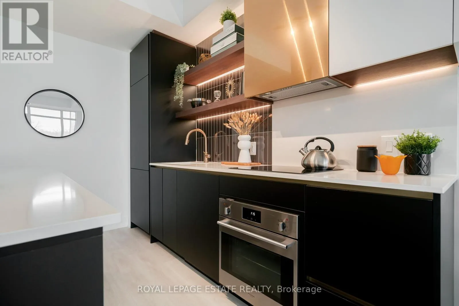 404 - 1285 QUEEN STREET E