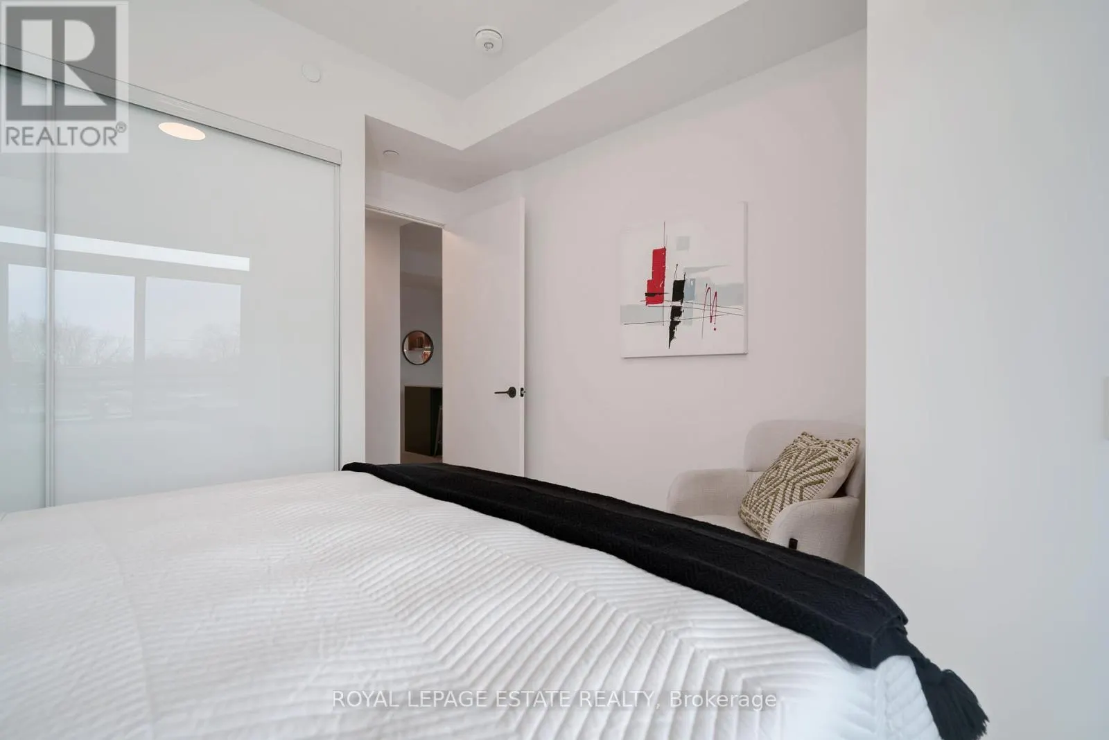 404 - 1285 QUEEN STREET E