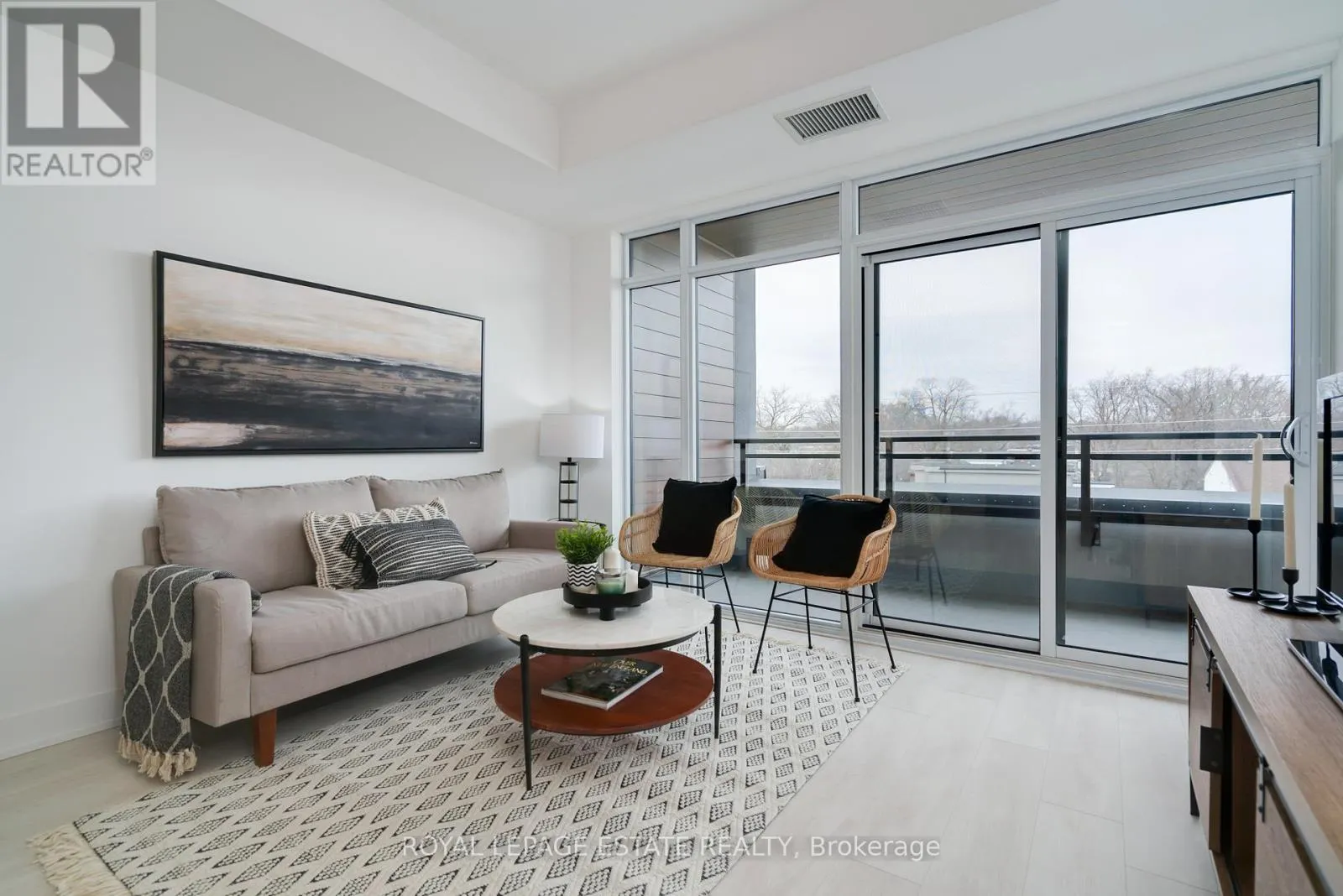 404 - 1285 QUEEN STREET E
