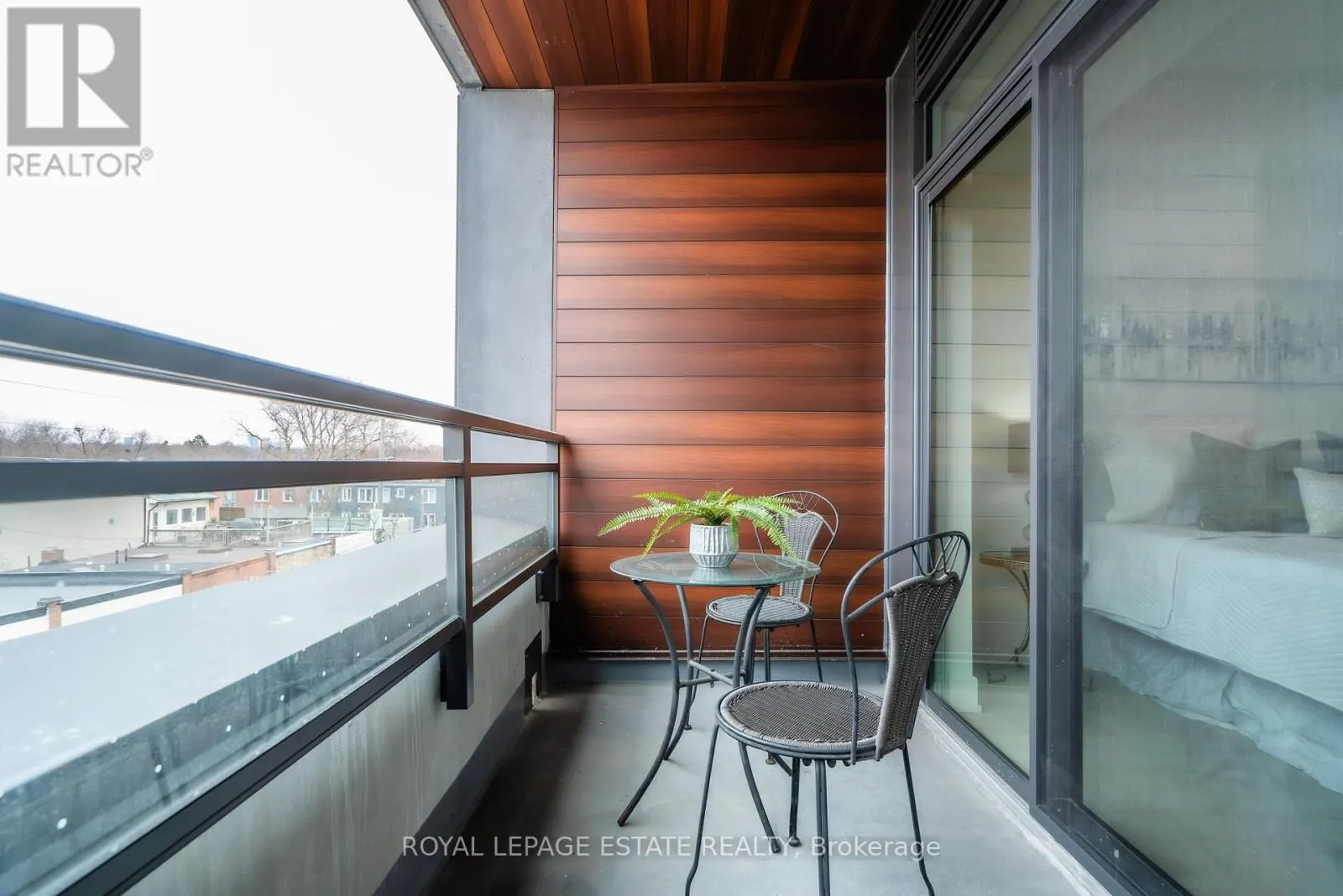 404 - 1285 QUEEN STREET E