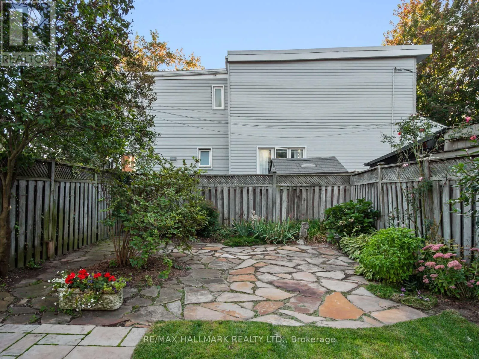 24 CONDOR AVENUE