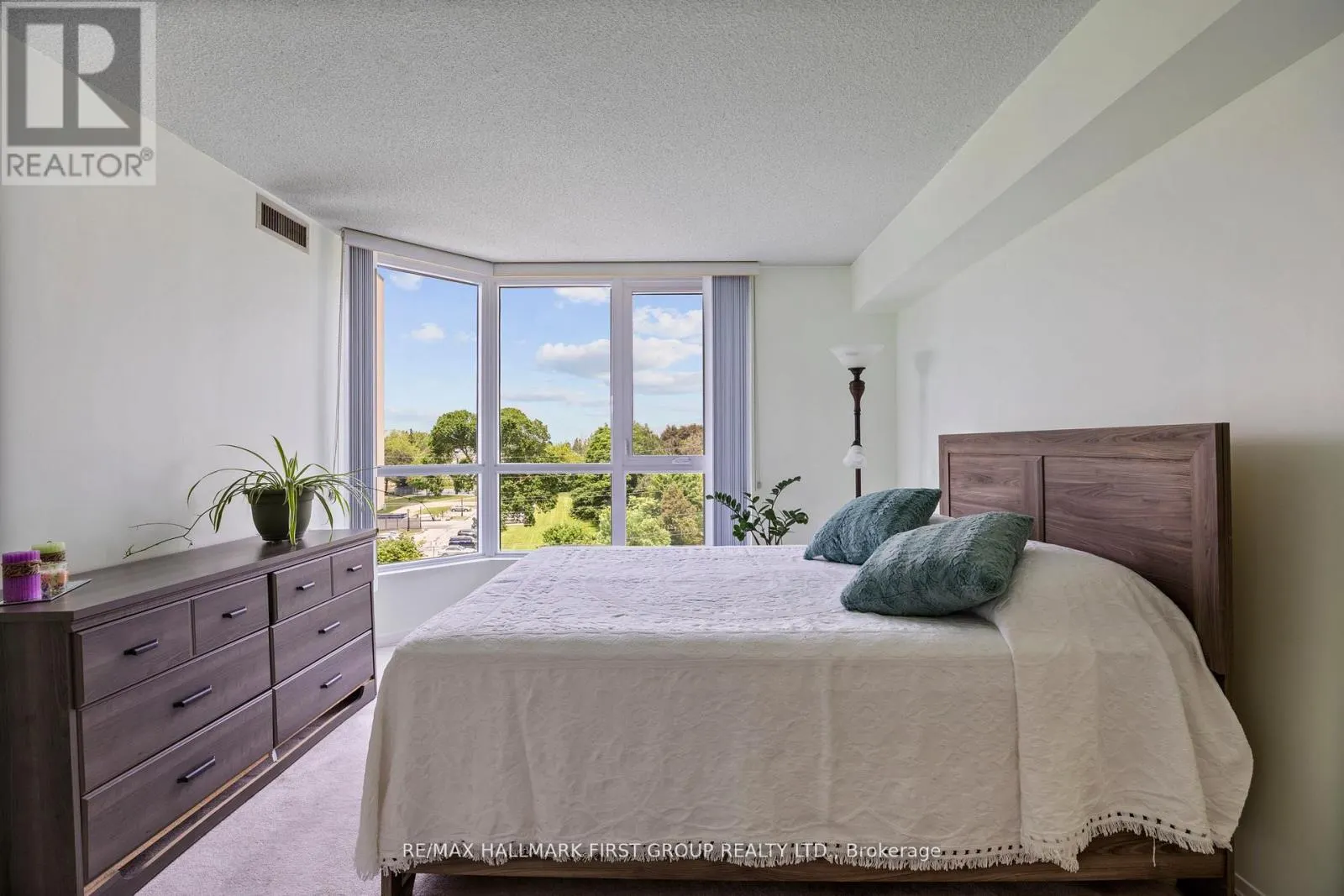 506 - 3231 EGLINTON AVENUE E