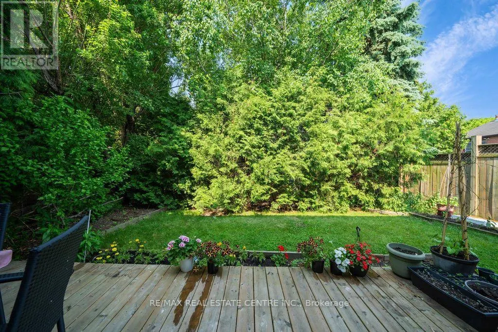 48 HETTERSLEY DRIVE W