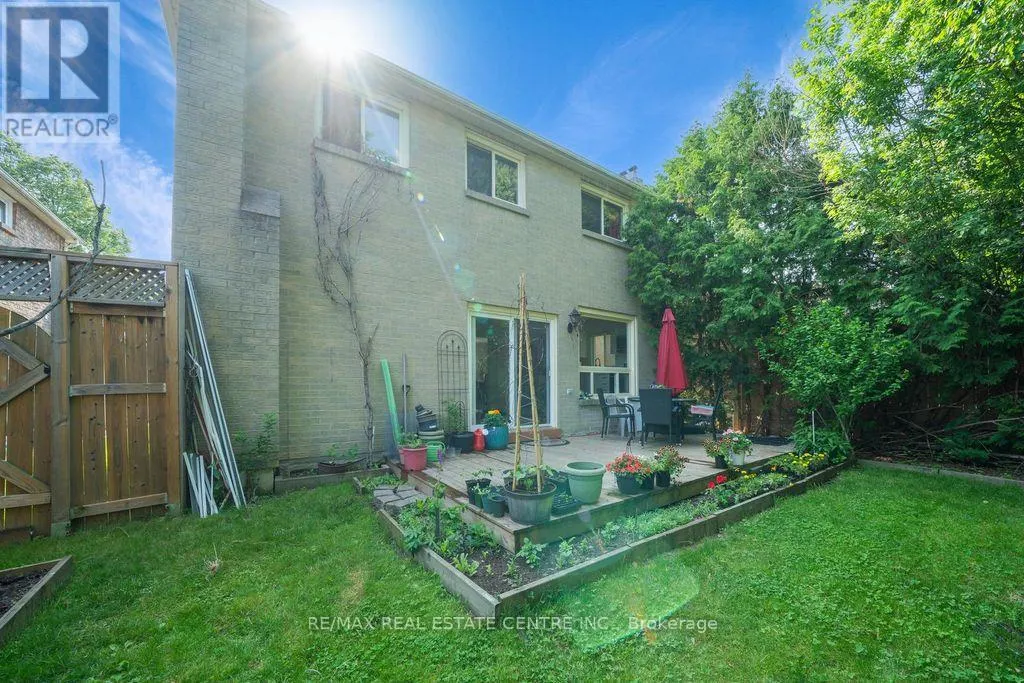 48 HETTERSLEY DRIVE W