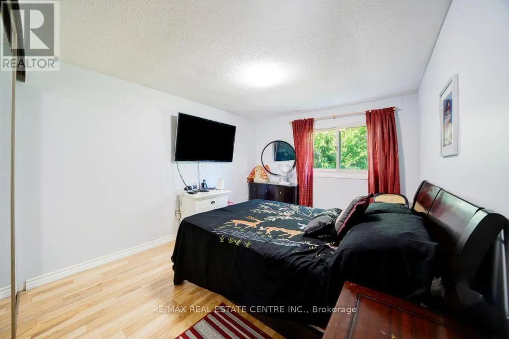 48 HETTERSLEY DRIVE W