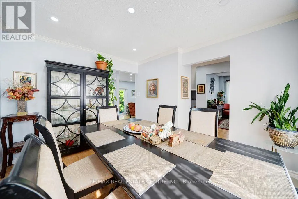 48 HETTERSLEY DRIVE W