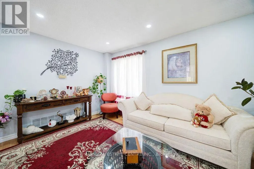 48 HETTERSLEY DRIVE W