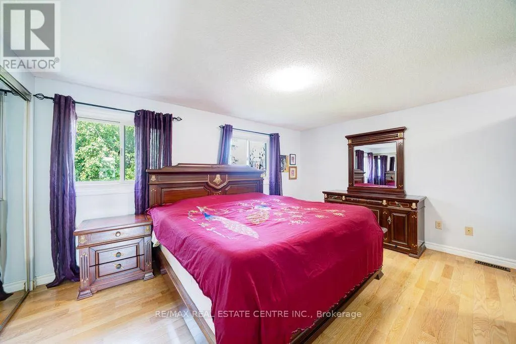 48 HETTERSLEY DRIVE W