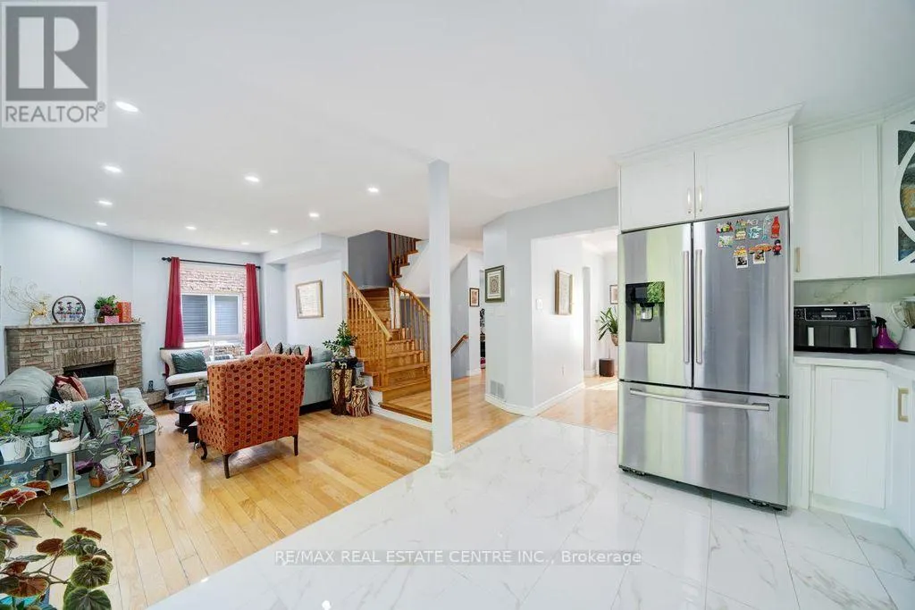 48 HETTERSLEY DRIVE W