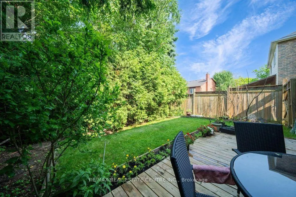 48 HETTERSLEY DRIVE W