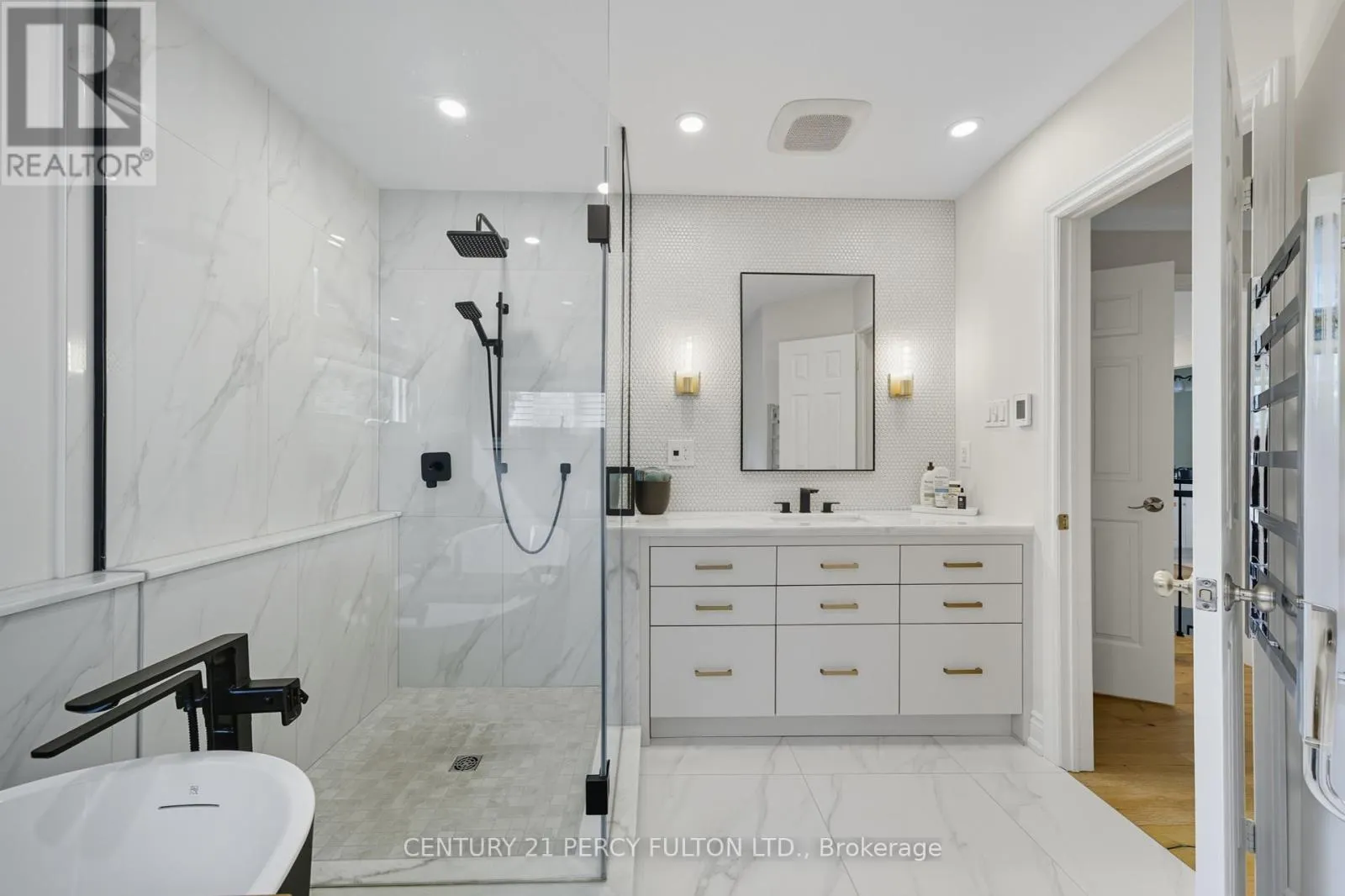 3 CHIPPERFIELD CRESCENT