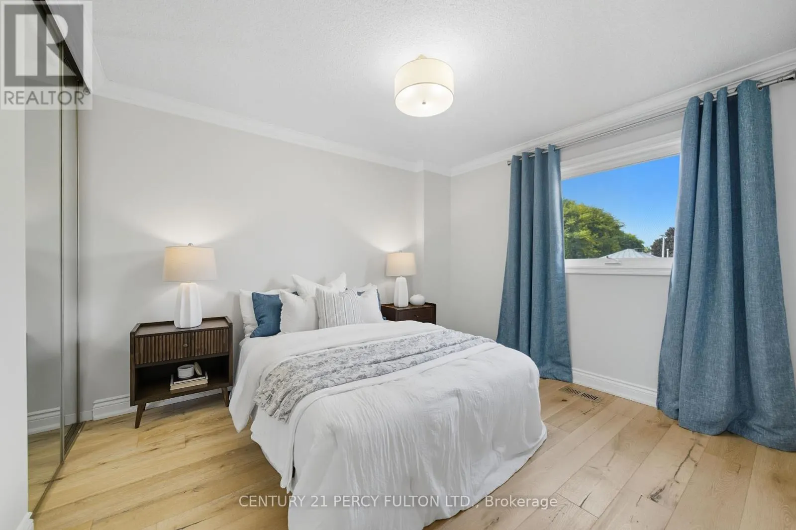 3 CHIPPERFIELD CRESCENT