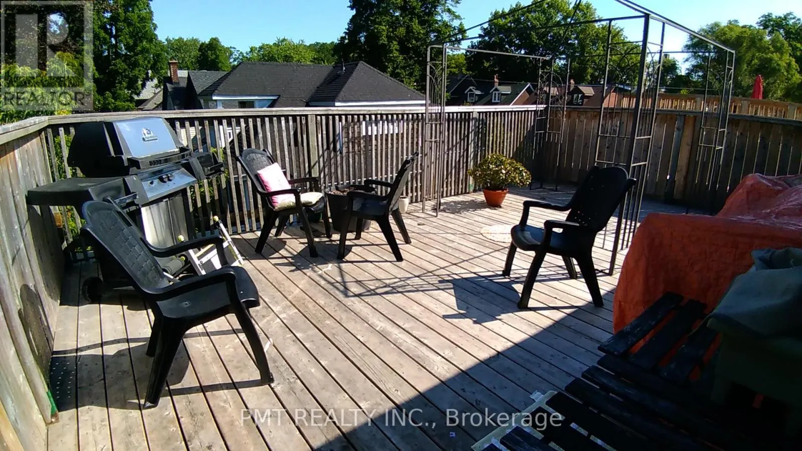 4 - 2064 QUEEN STREET E
