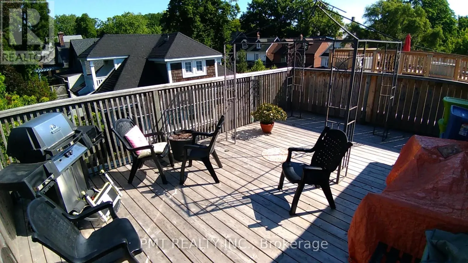 4 - 2064 QUEEN STREET E