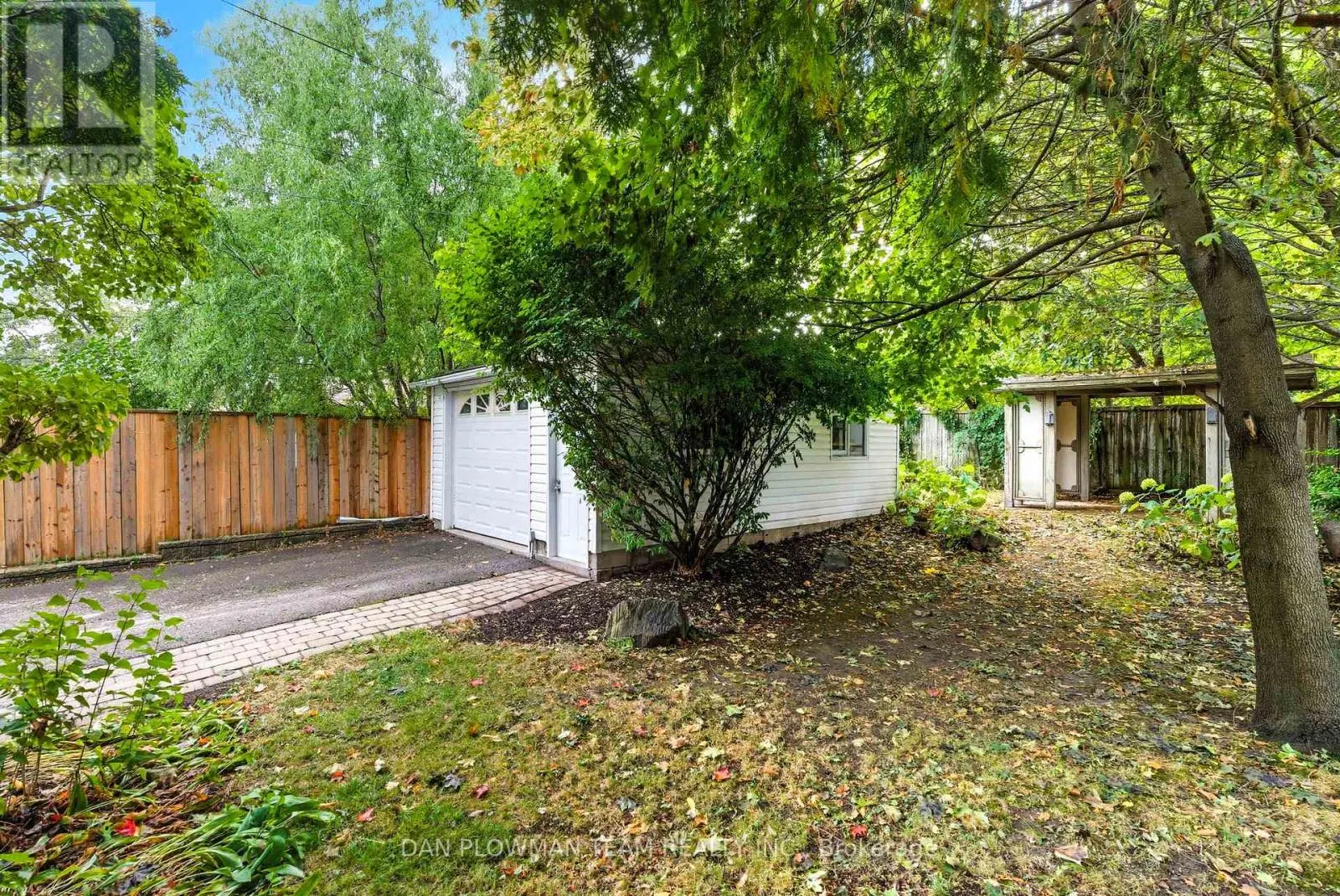 156 ROXBOROUGH AVENUE