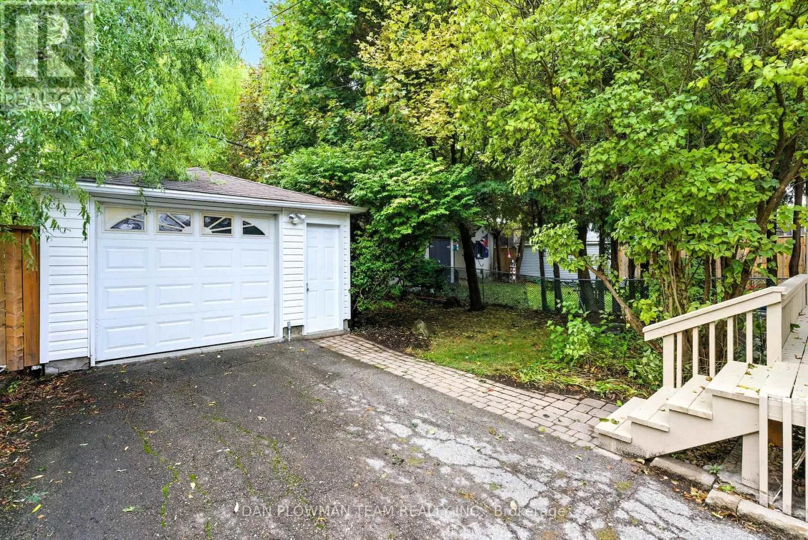 156 ROXBOROUGH AVENUE
