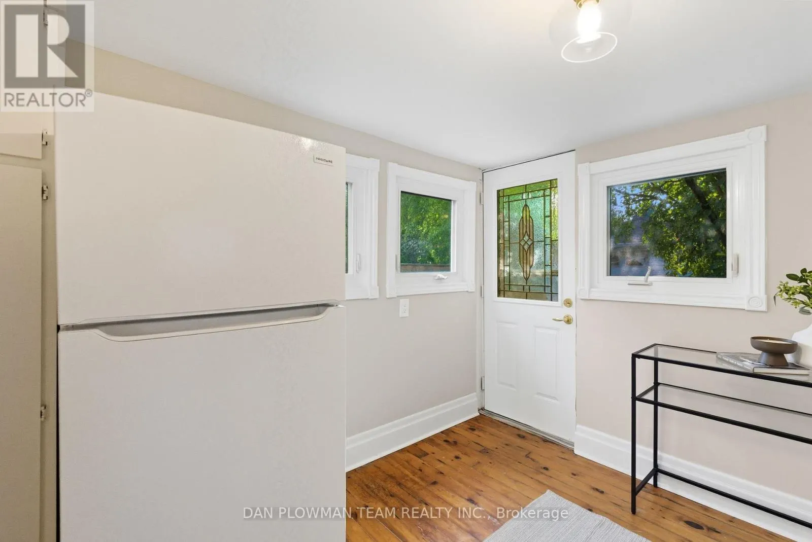 156 ROXBOROUGH AVENUE