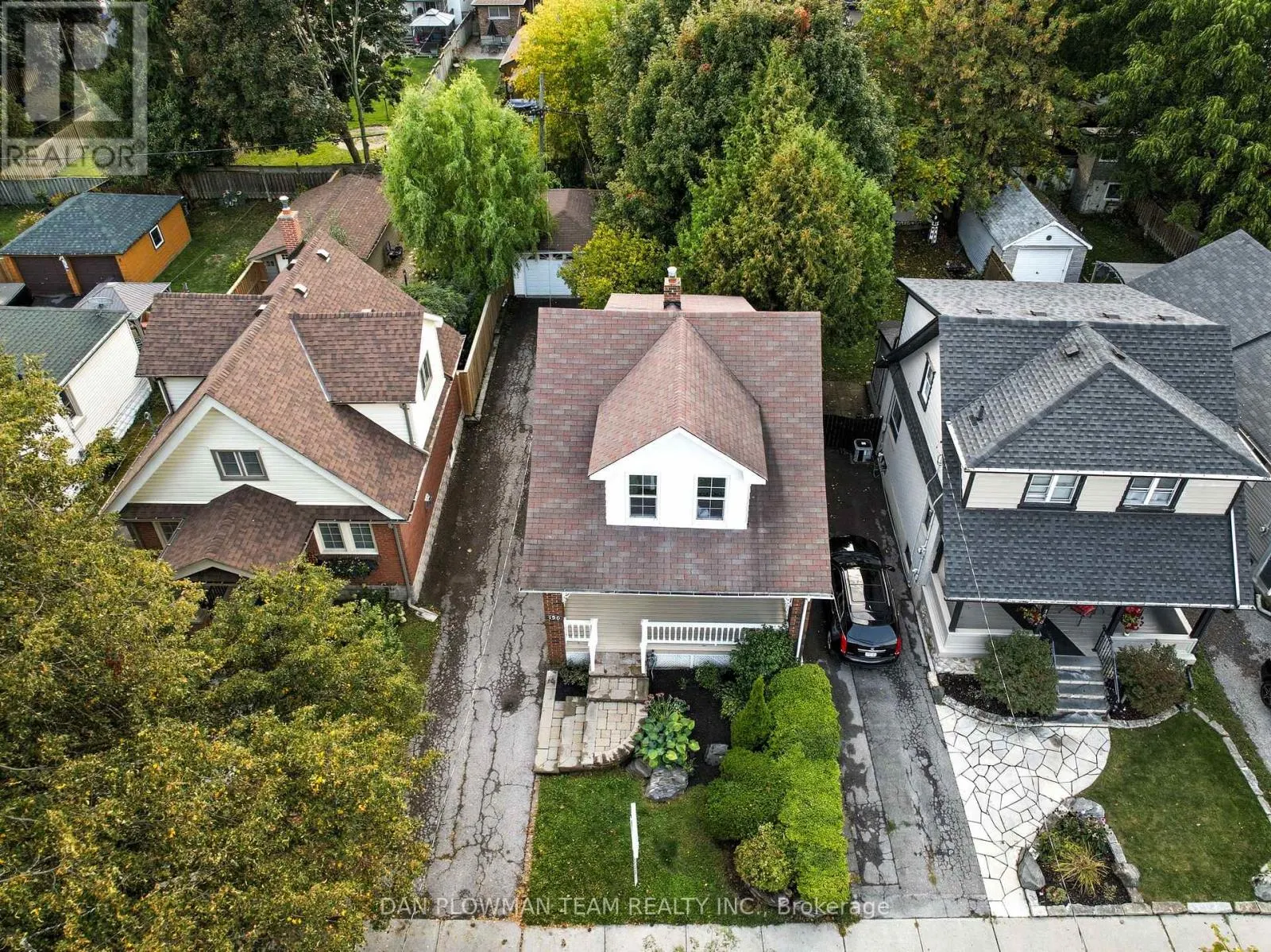 156 ROXBOROUGH AVENUE